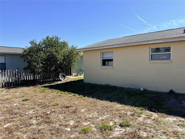 Building Photo - 7303 Deerfield Dr