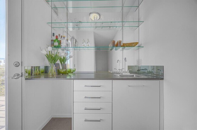 Building Photo - 2301 S 5th St