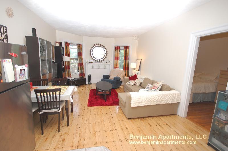 Building Photo - 1067 Beacon St