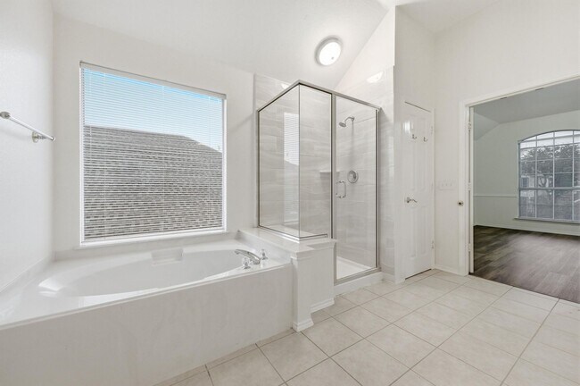 Building Photo - Beautiful home in Hurst-Euless-Bedford ISD