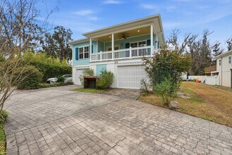 Building Photo - Prime Coastal Location!