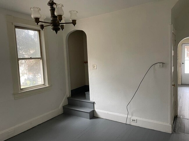 Building Photo - 1045-1047 Sunday St