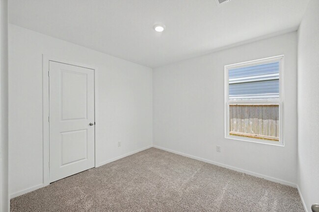 Building Photo - 40839 Hawthorne Glades St