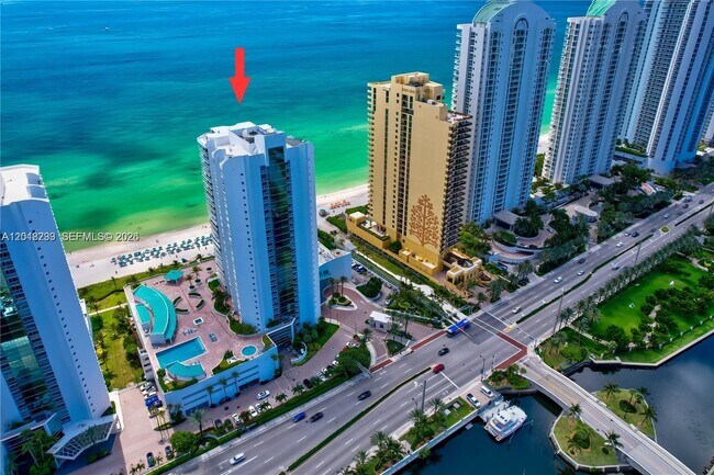 Building Photo - 16425 Collins Ave