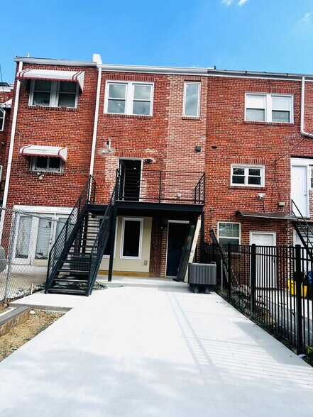 Building Photo - 5612 2nd Pl NW