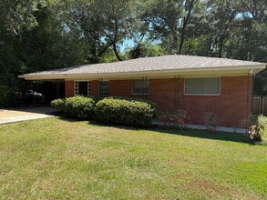 Building Photo - Charming cottage near the heart of Springhill. Home features 3 bedrooms, 1 bath and a fenced yard...