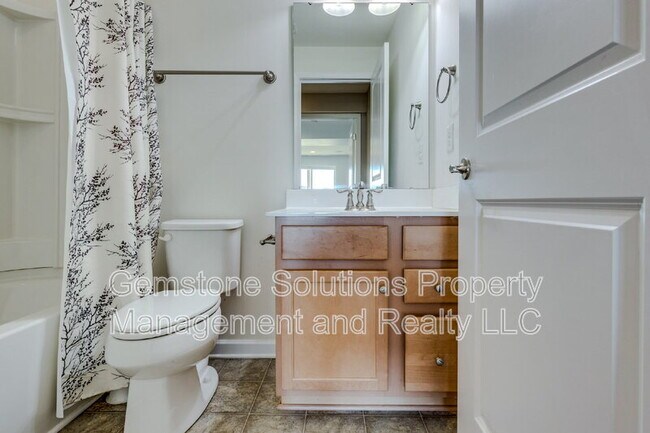 Building Photo - 2704 Orleans Dr