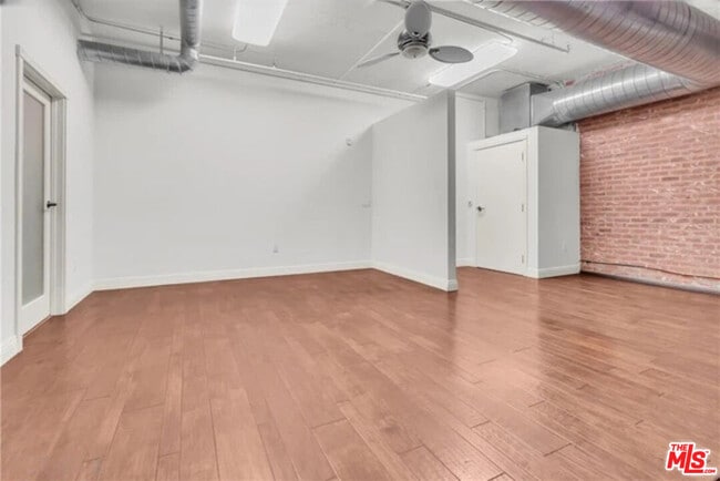 Building Photo - 510 S Hewitt St