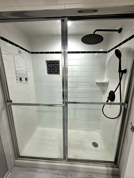 Building Photo - 563 Heritage Vlg