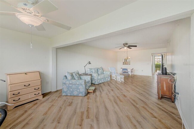 Building Photo - 10215 Regal Dr