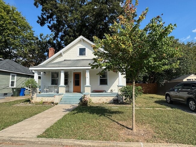 Building Photo - Renovated DTR Bungalow!
