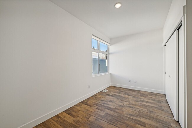 Building Photo - 2BR/2.5BA Condo in Central Ninth | Mountain Views, Solar & Walk to Everything