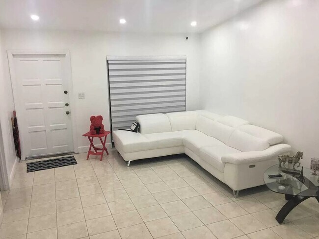 Building Photo - 11821 SW 123rd Ave