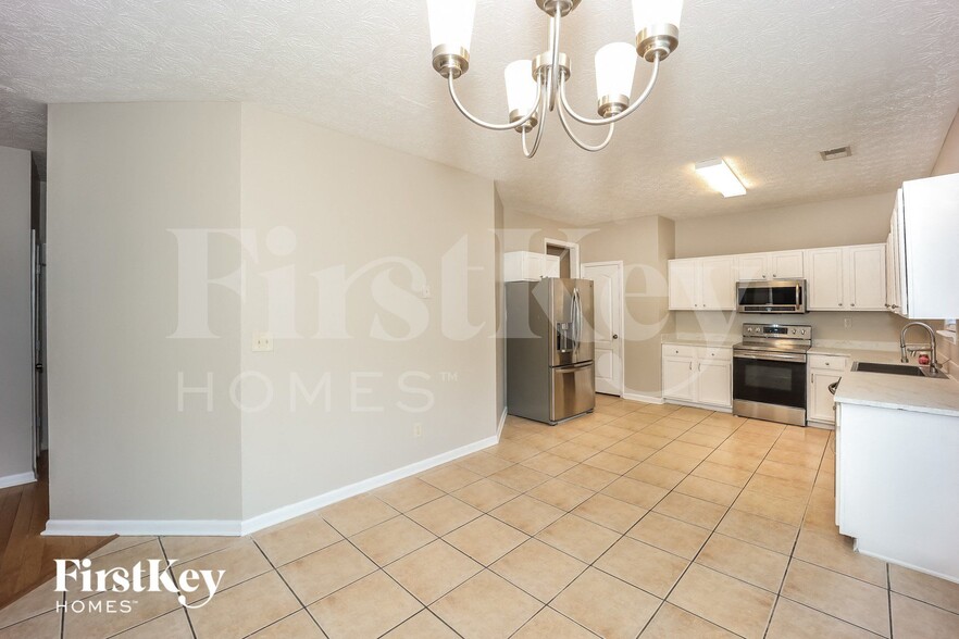 Building Photo - 3308 Summer Brooke Ln