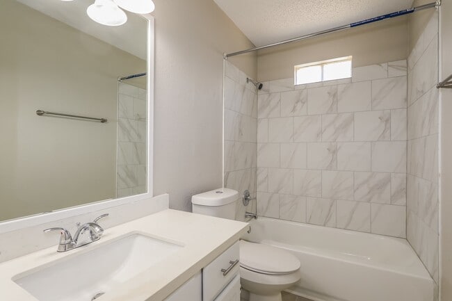 Building Photo - 16919 Amidon Dr