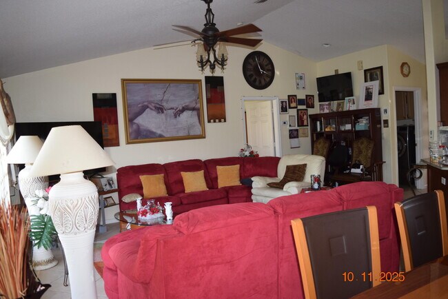 Building Photo - 1657 SW Duclair Ave