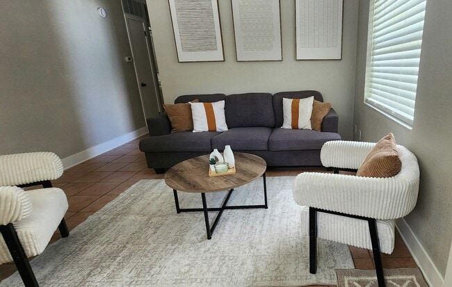 Building Photo - 139 NE Monroe Cir N