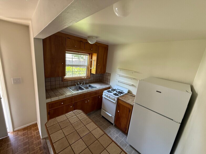 Building Photo - 1372 Vallombrosa Ave