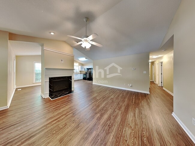 Building Photo - 1004 Moat Ct