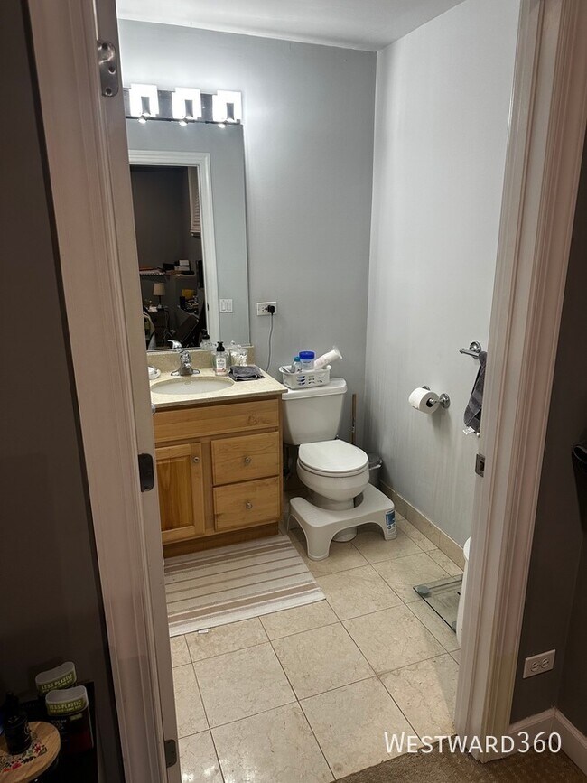 Building Photo - 2629 N Ashland Ave