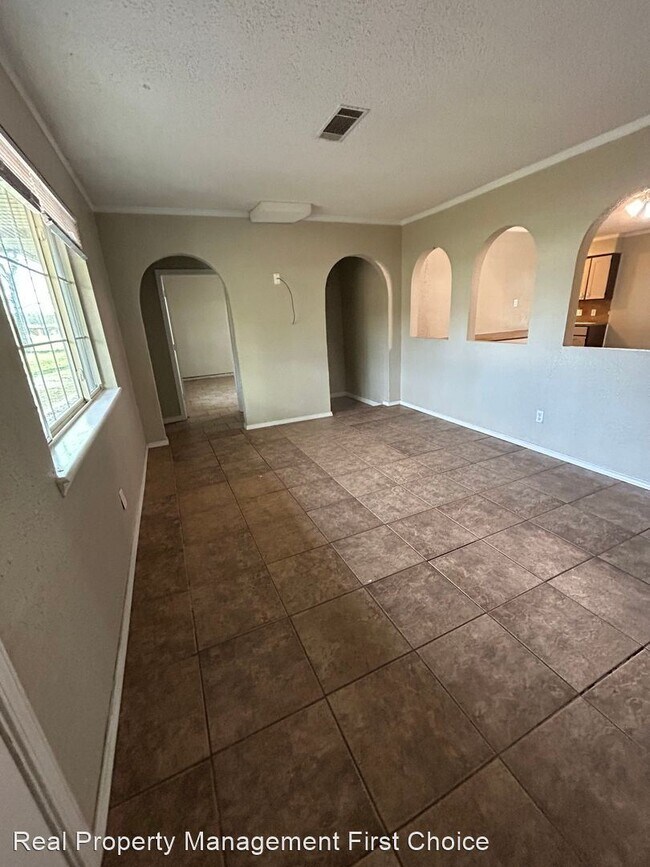 Building Photo - 3 br, 1 bath House - 905 W Denver