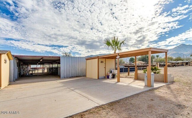 Building Photo - 3232 Carver Rd