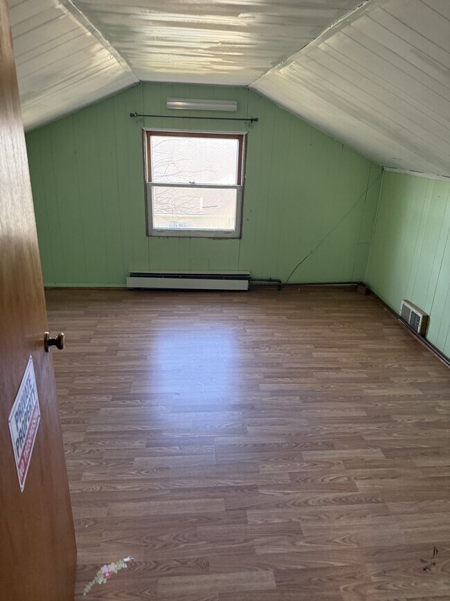 Building Photo - 36 Riverview Rd