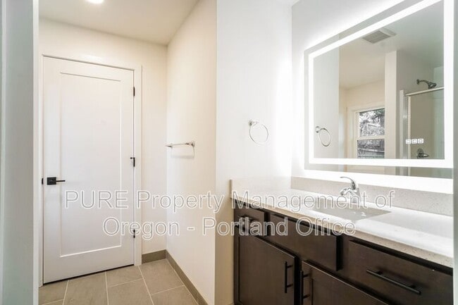 Building Photo - 814 NE 67th Ave