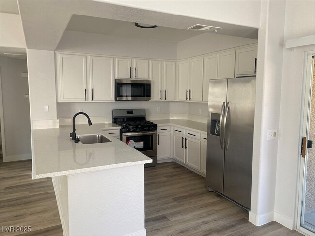 Building Photo - 9901 Trailwood Dr