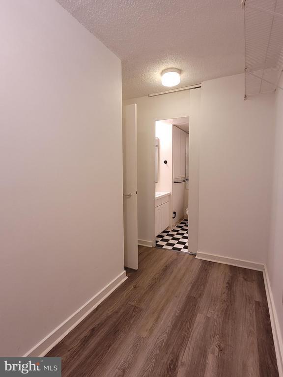 Building Photo - 604 S Washington Square