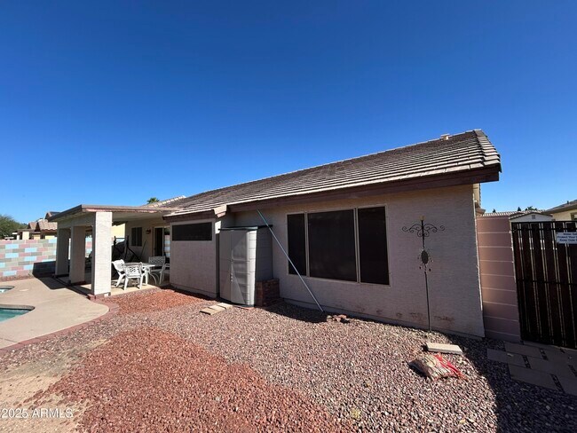 Building Photo - 13444 W Paradise Ln