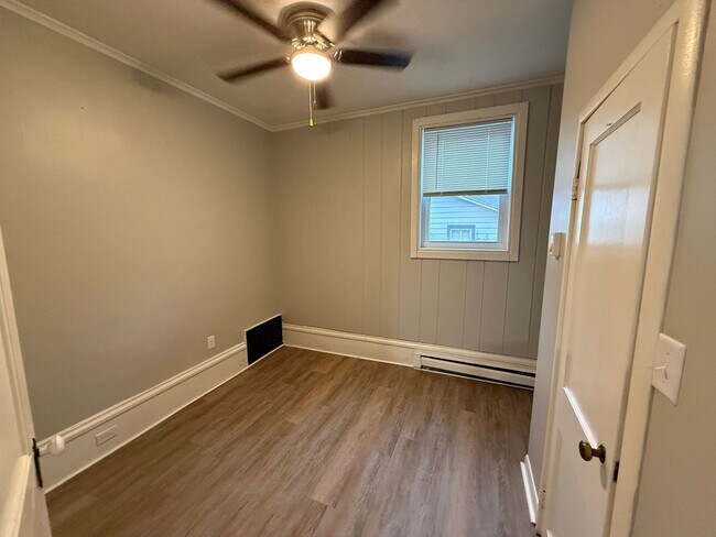 Building Photo - Charming Lower Unit 1 Bedroom with Gourmet Kitchen