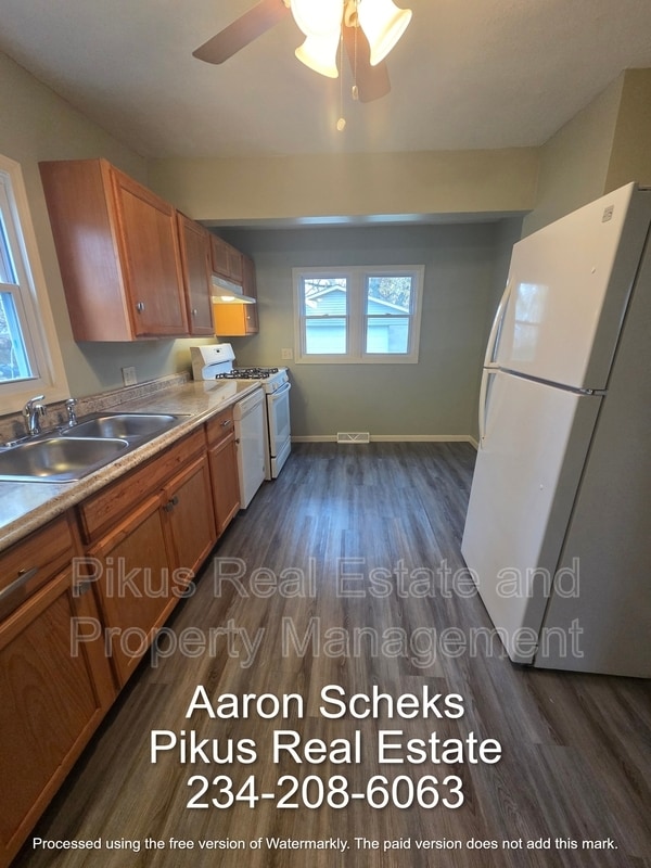 Building Photo - 1806 Flint Ave