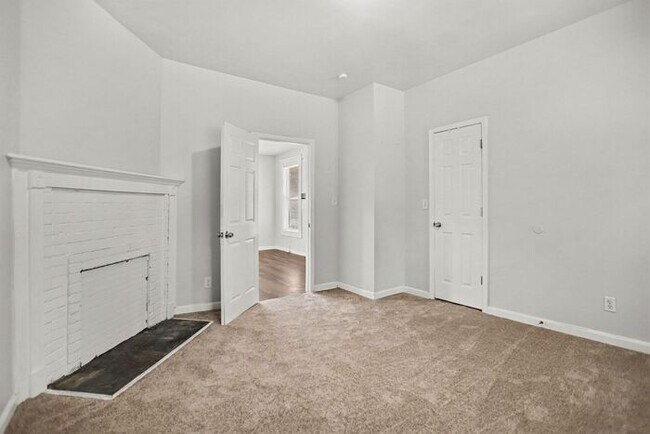 Building Photo - 3BR/2BA Gem Located in Historic West End!