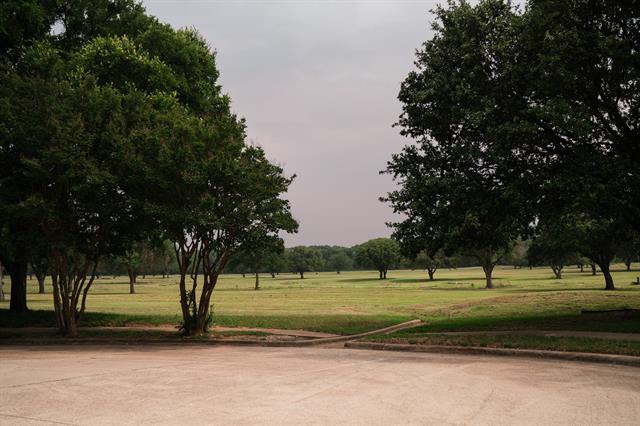 Building Photo - 2036 Country Club Dr