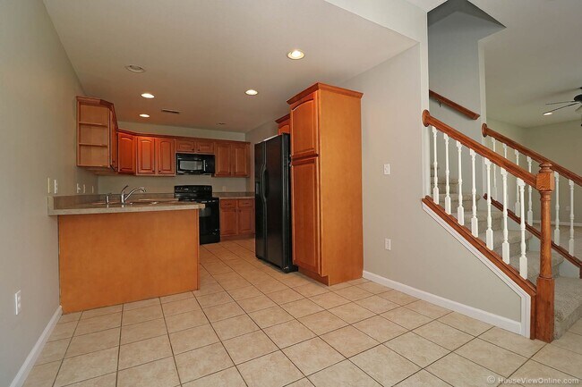 Building Photo - Larkspur Ct 2804/2806