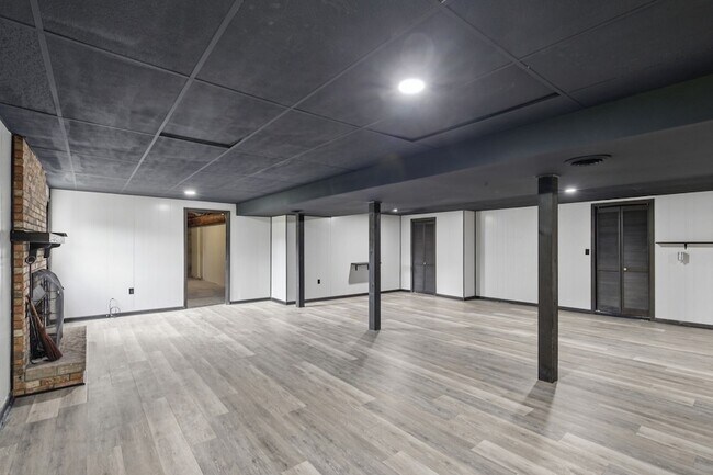 Building Photo - 213 Rising Sun Ln