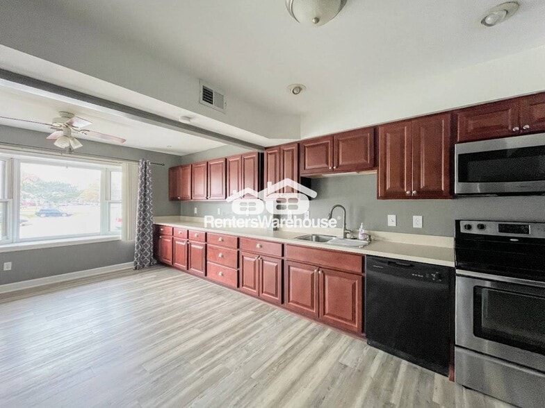 Building Photo - 121 Charles Parish Dr