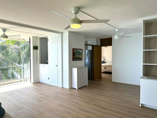 Building Photo - Gold Coast, Tropic Seas - 2BR/2BA/Street Parking Only