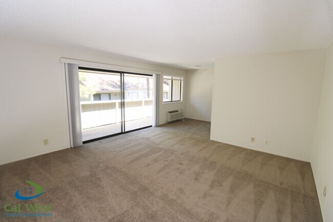 Building Photo - $2595 - 2 Bedroom, 2 Bath Upstairs Condo i...