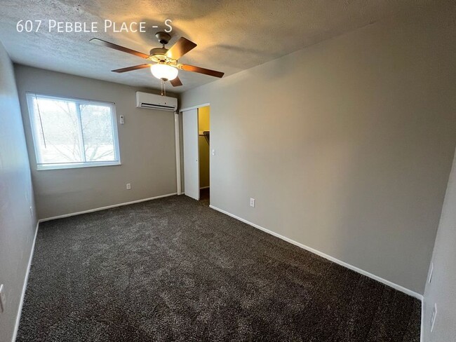 Building Photo - 607 Pebble Pl Dr