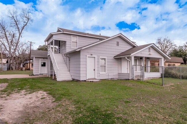 Primary Photo - 200 W Caroline St