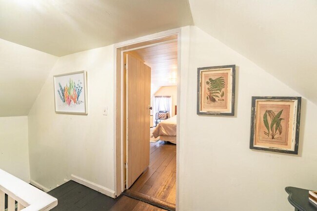 Building Photo - 714 E Jefferson St