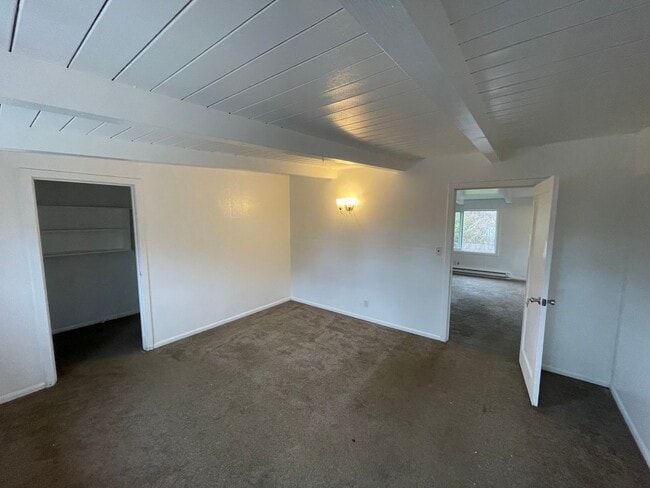 Building Photo - BraP01