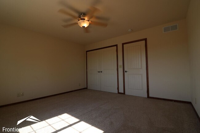 Building Photo - Gorgeous Duplex with Amazing View Off of Scenic Drive!