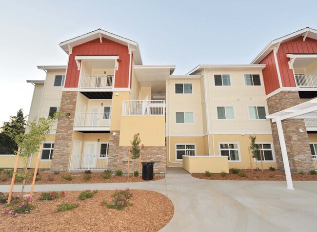 Building Photo - Ford Oaks Apartments