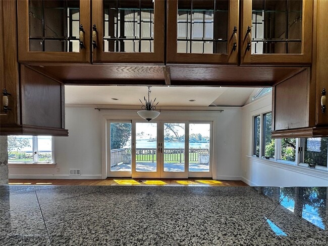 Building Photo - 1090 Bayhead Dr