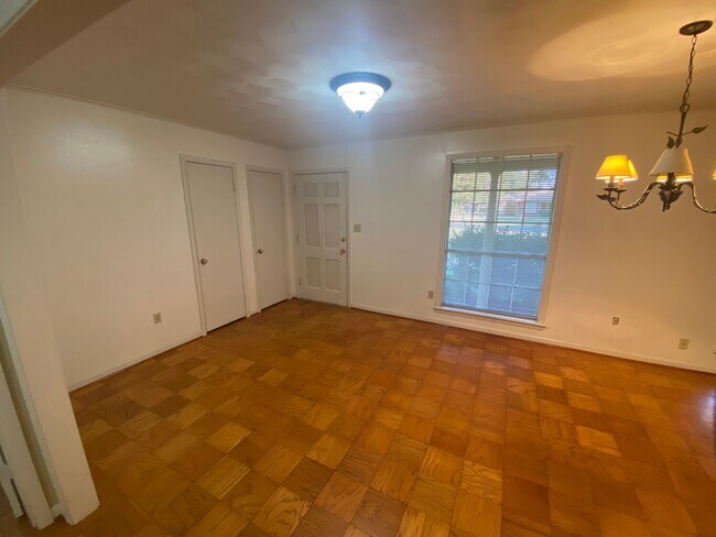 Building Photo - ** Charming 3 Bedroom/2 Bath Blanchard Home **