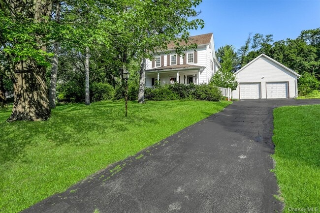 Building Photo - 124 Willow Tree Rd
