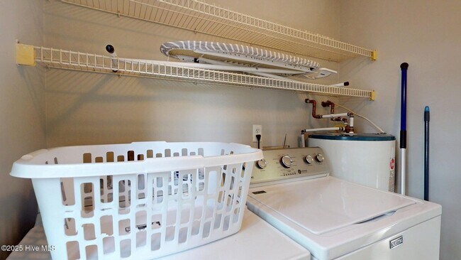 Building Photo - 704 Dover St